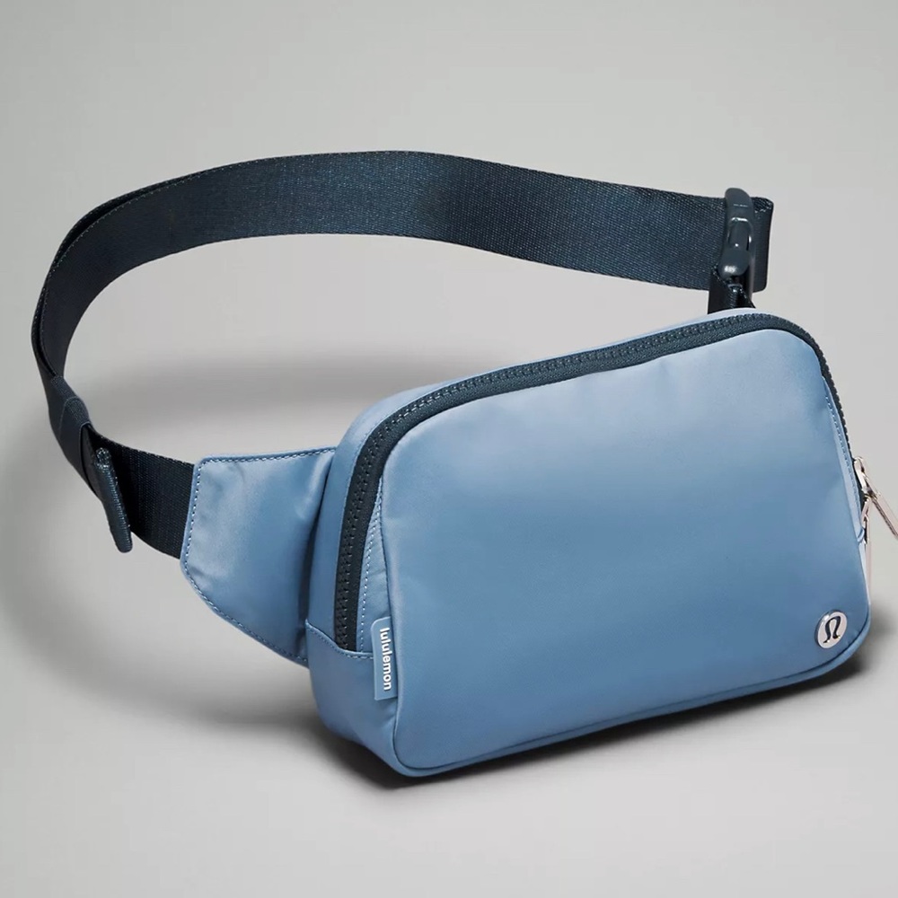 NWT Lululemon Large Everywhere Belt Bag 2L - Utility Blue/Submarine